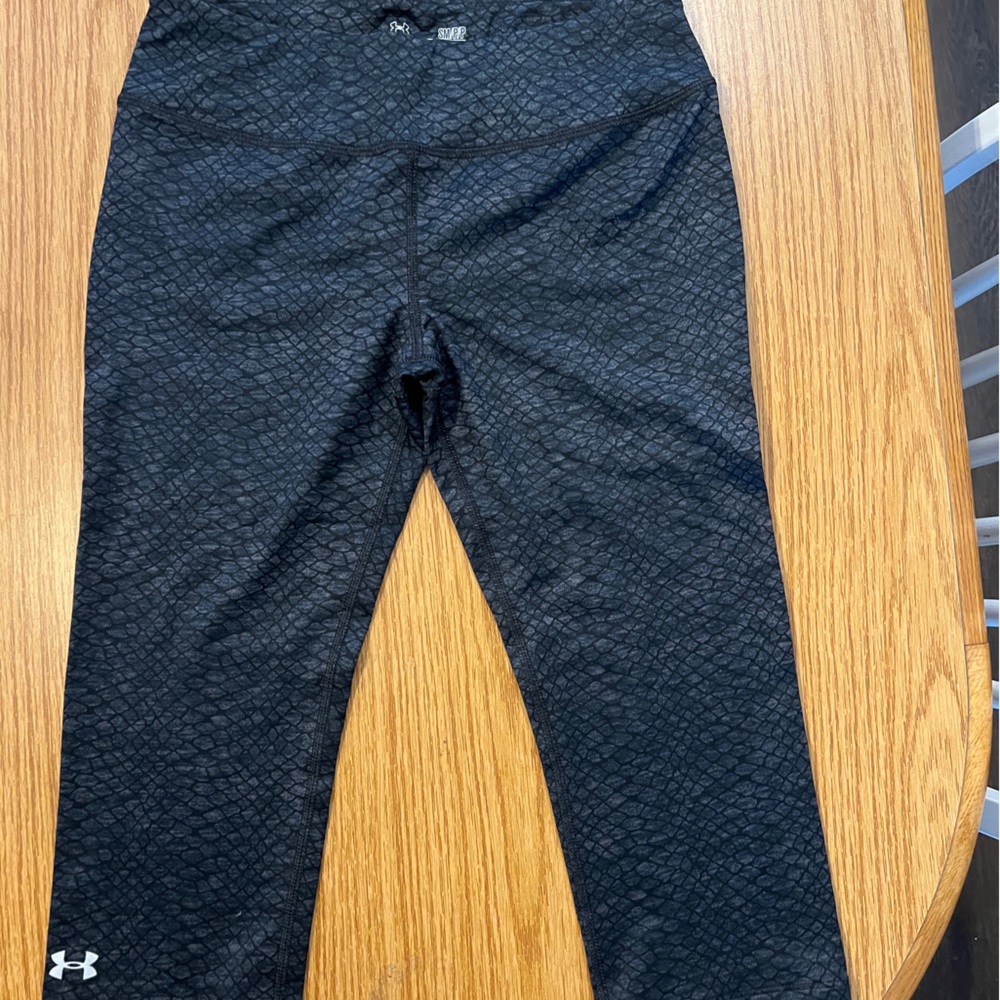 NWT Under armour leggings. 3/4 length